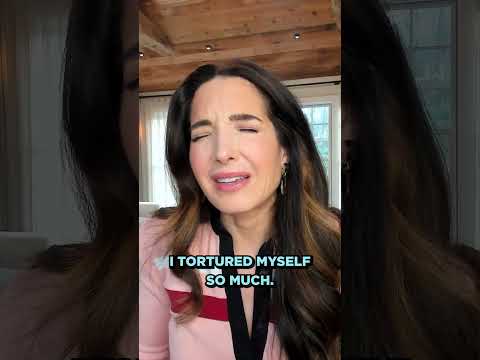 Marie Forleo Exposes The Key To Overcome Performance Anxiety With Julia Cameron [Video]