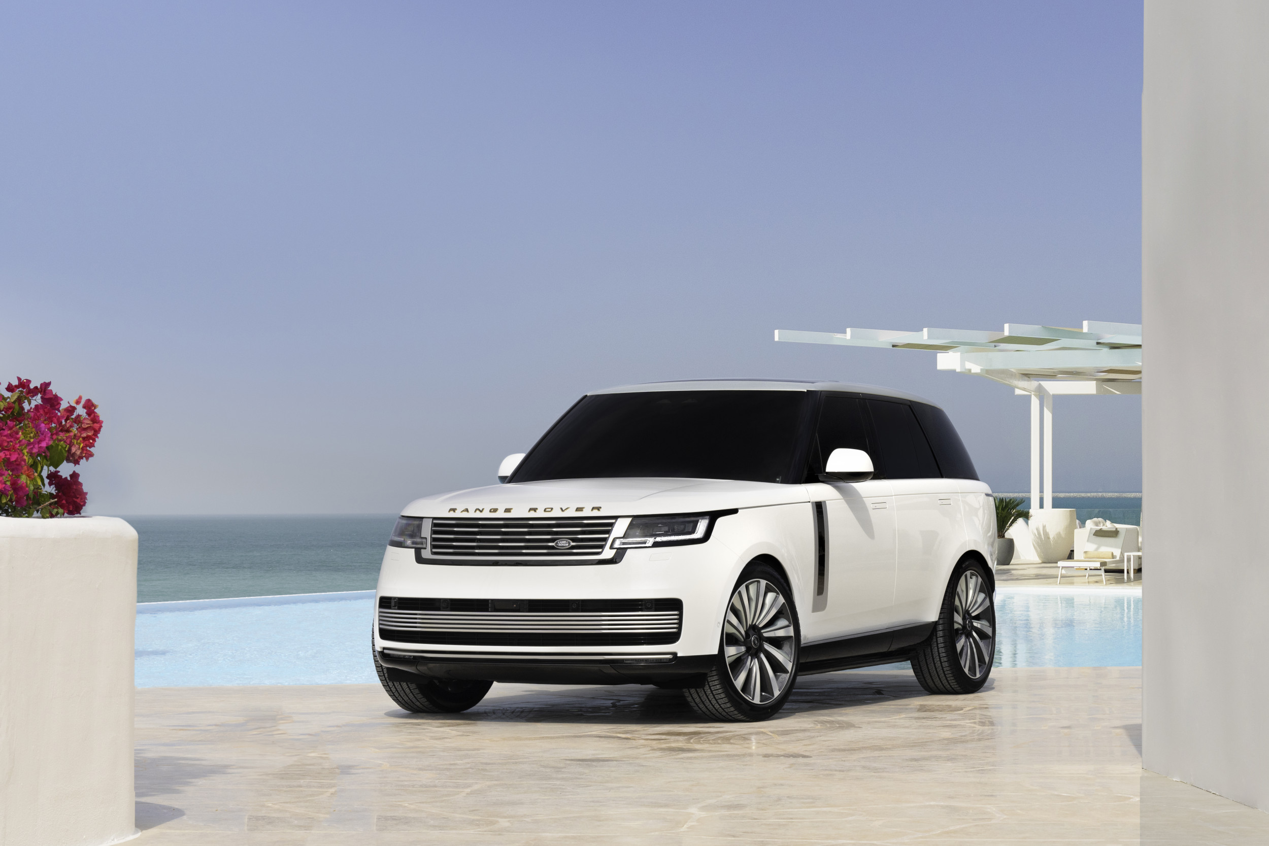 Range Rover Houses Bring Luxury Experiences to Where SUV Buyers Hang Out [Video]