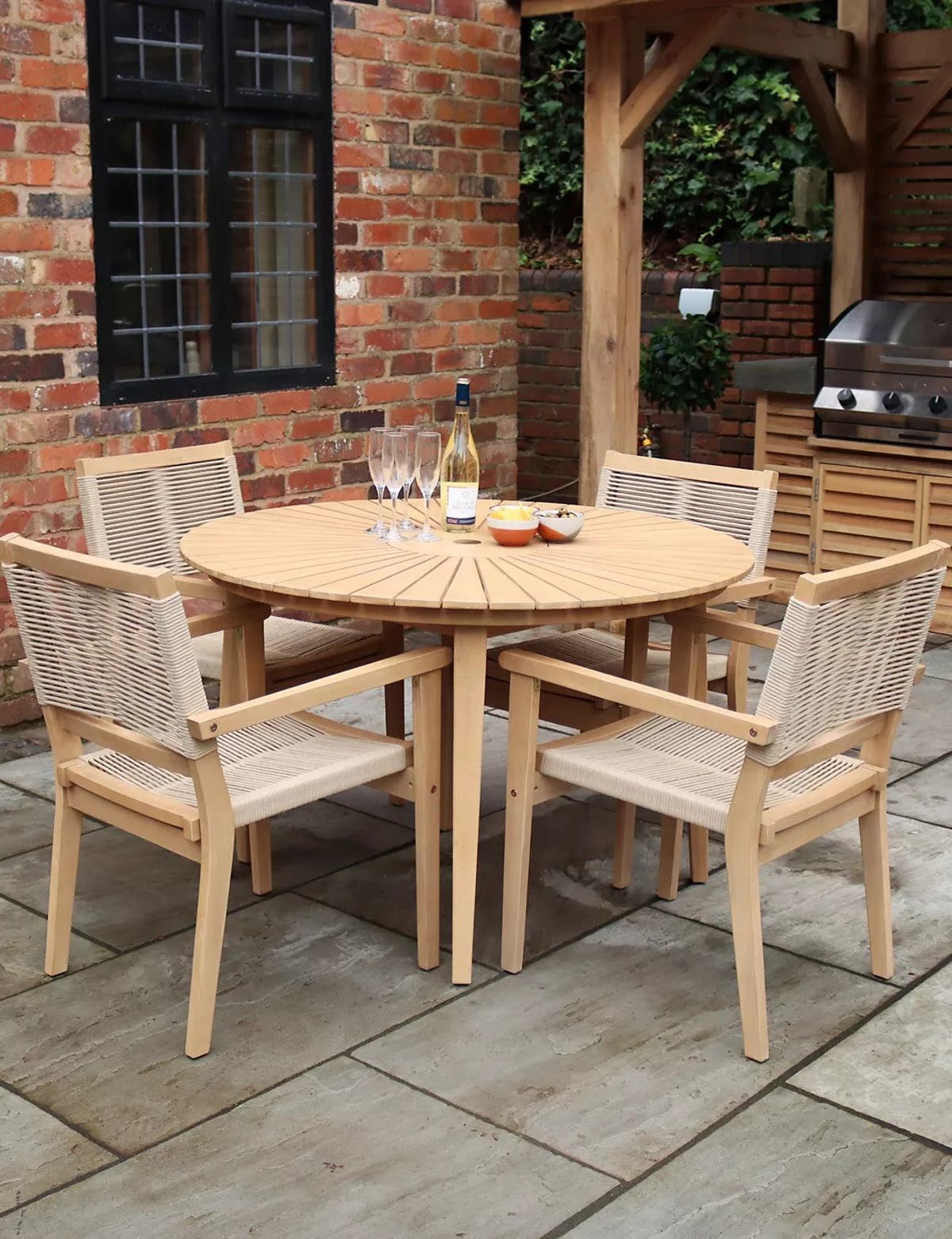 M&S tried to advertise garden furniture – they ended up bolstering rival Aldi [Video]