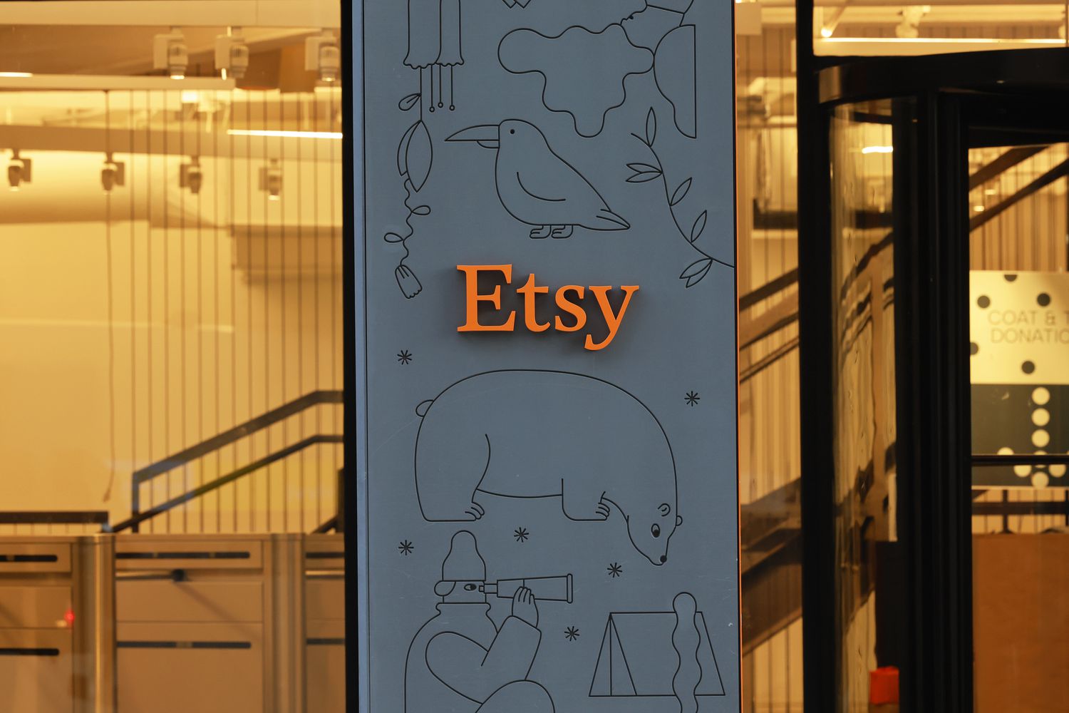 Etsy Stock Dives as Retailer Warns of ‘Challenging Environment’ for Consumer Spending [Video]