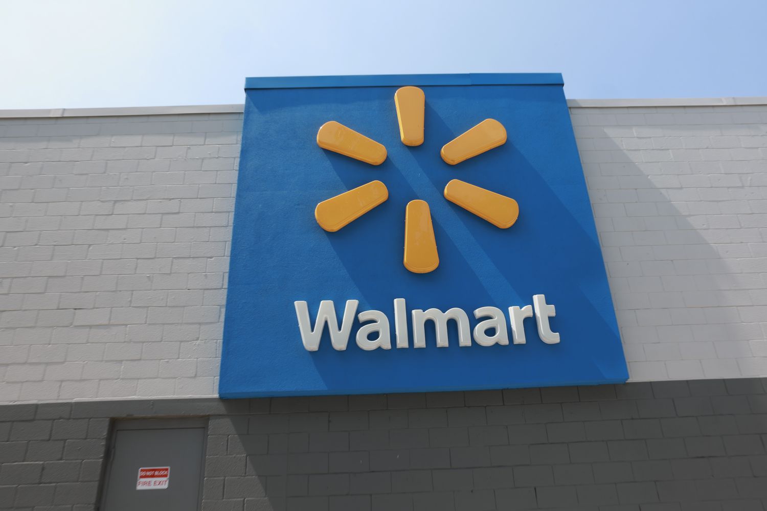Walmart Surges on Earnings Beat, Raised Guidance [Video]