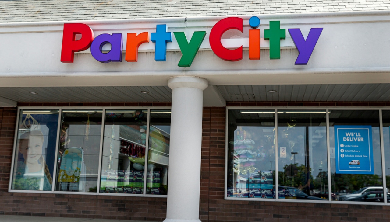 From Best Buy to Party City, these are the top brands that have announced closures across U.S. [Video]