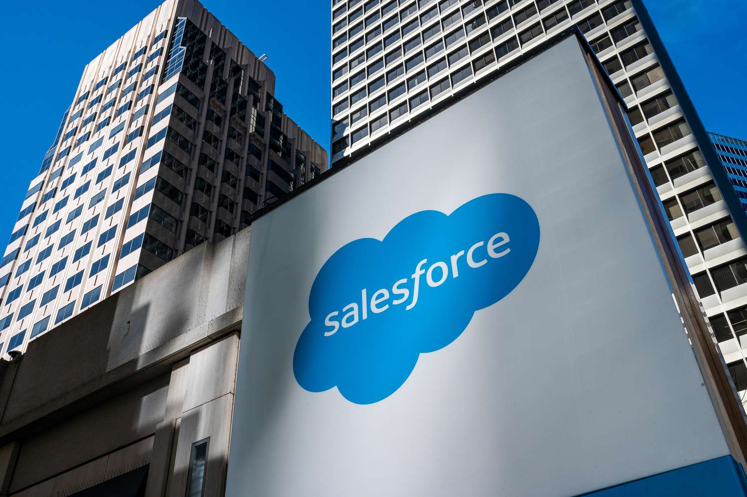 Salesforce Stock Extends Earnings-Fueled Decline as Analysts Lower Price Targets [Video]